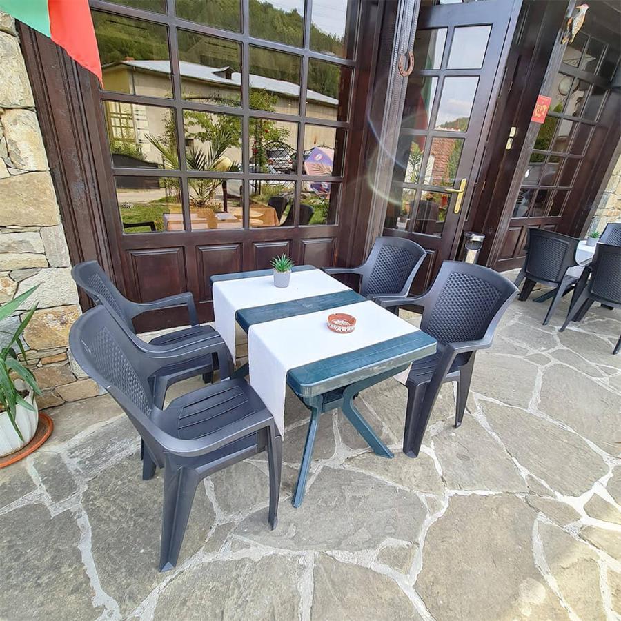 Family Hotel Chiflik Hills Exterior photo