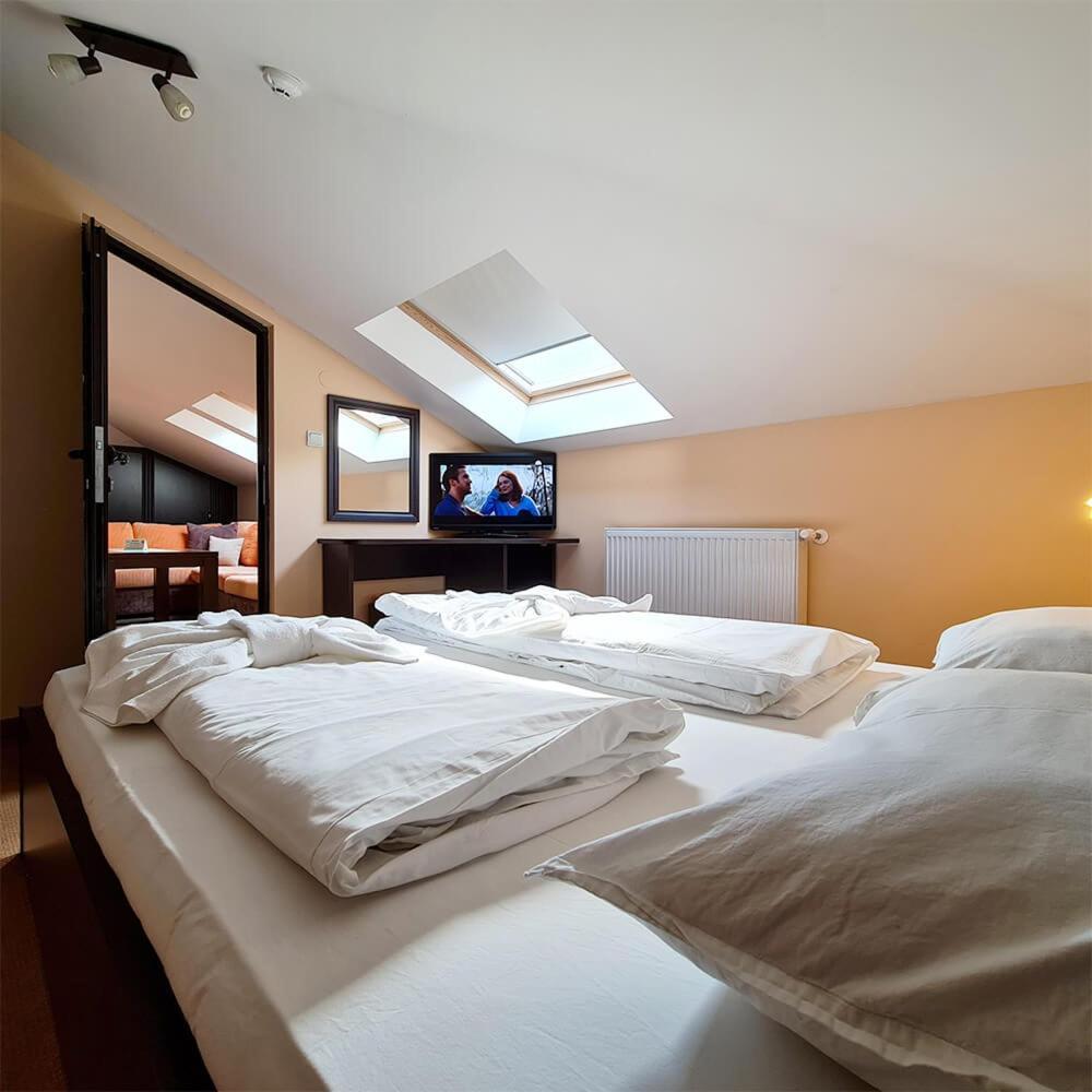 Family Hotel Chiflik Hills Room photo