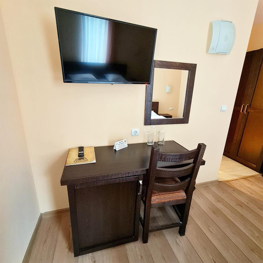 Family Hotel Chiflik Hills Room photo